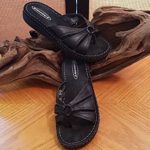 SIDEOUT LEATHER STRAPPY THONG SANDALS SIZE 9M NWOT